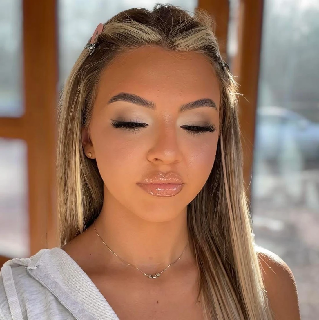 Shimmering champagne eyeshadow and softly blended blush